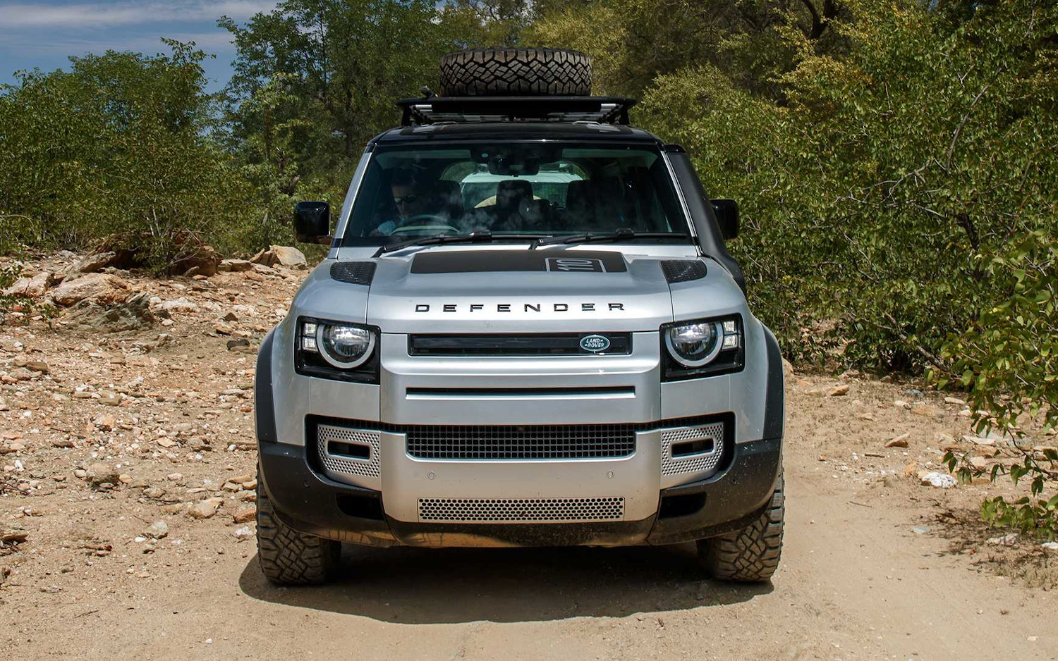 Comparison Land Rover Defender X 2020 vs MercedesAMG GLS 63 2021